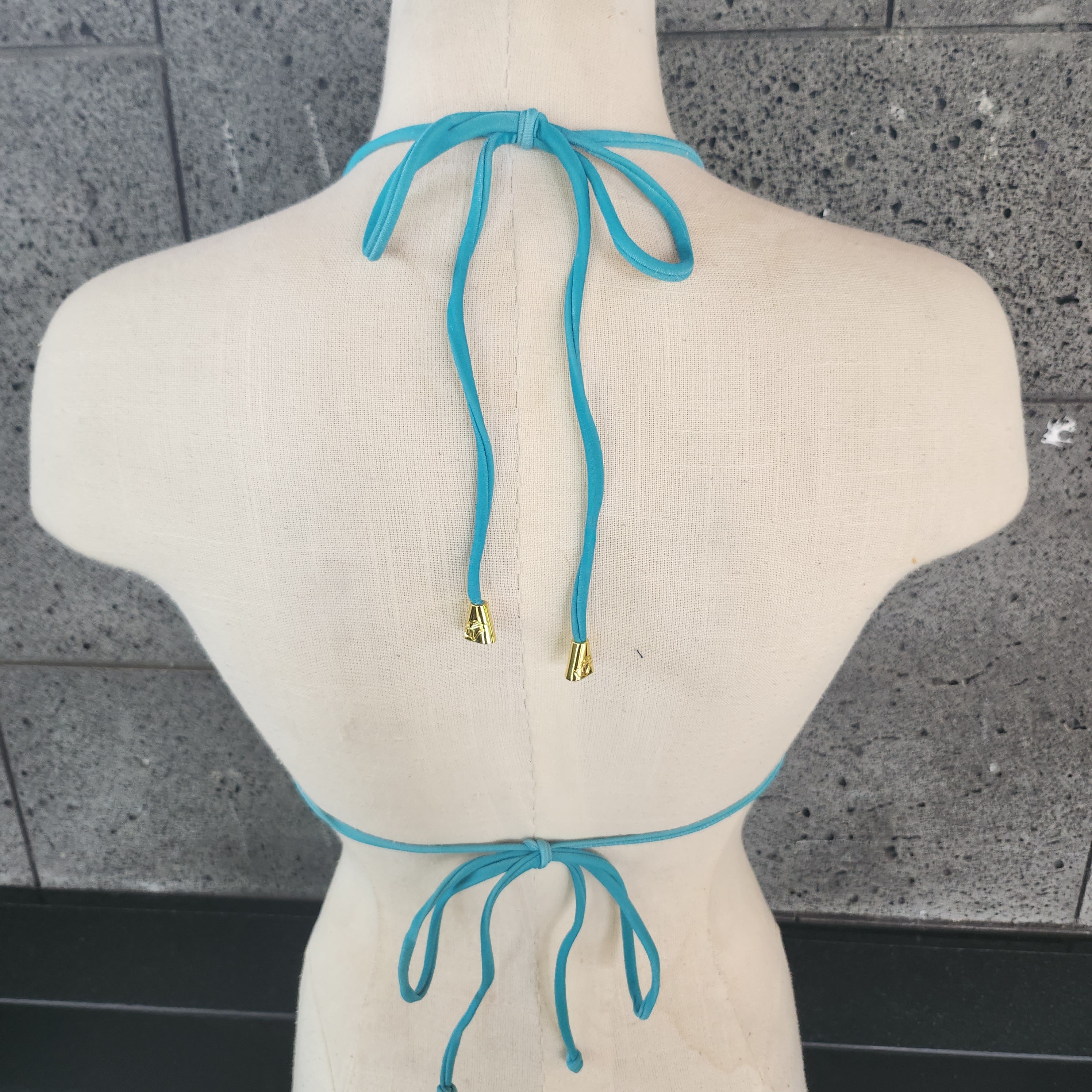 Loco Boutique Solid Logo Sliding Triangle