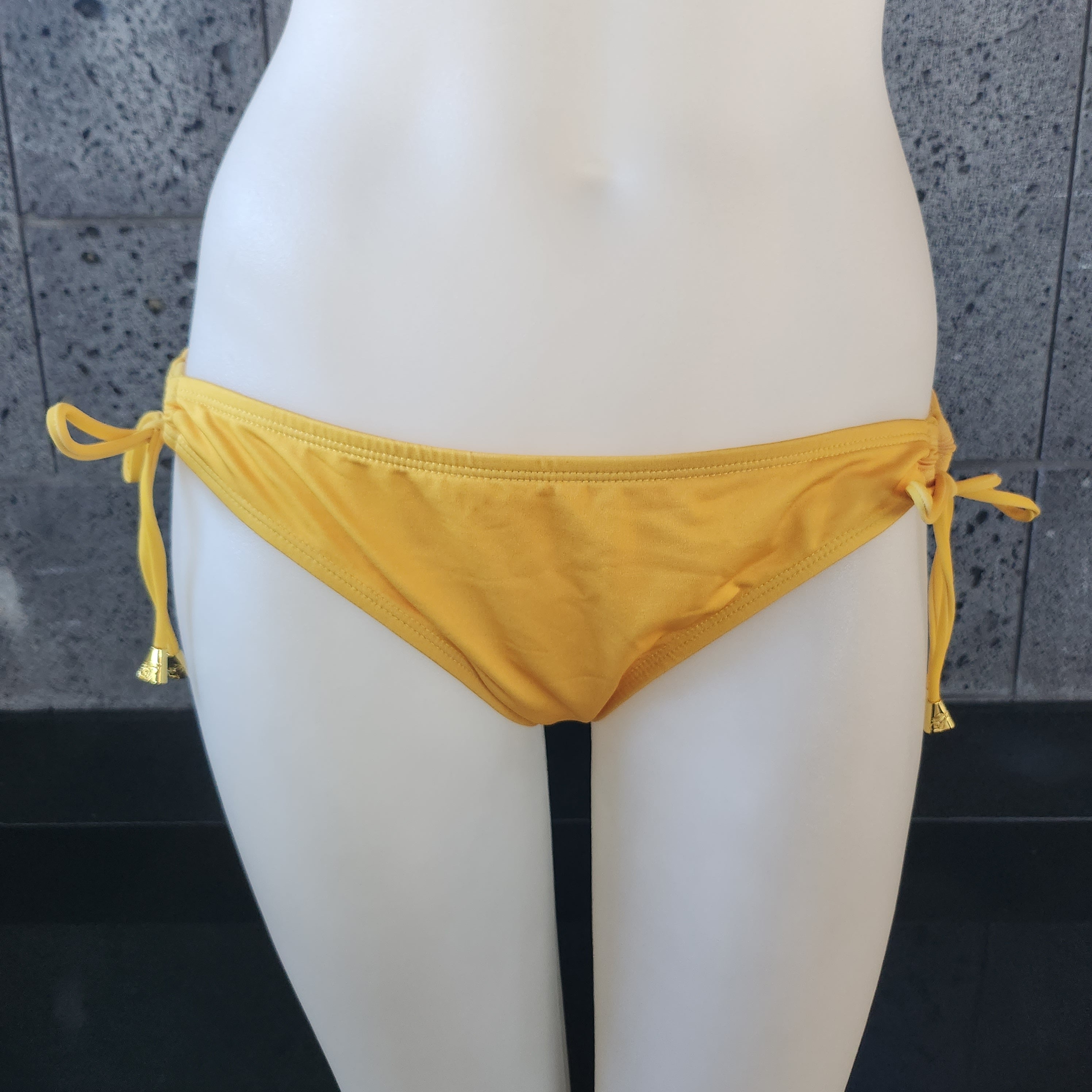 Loco Boutique Solid Logo Keyhole Gather