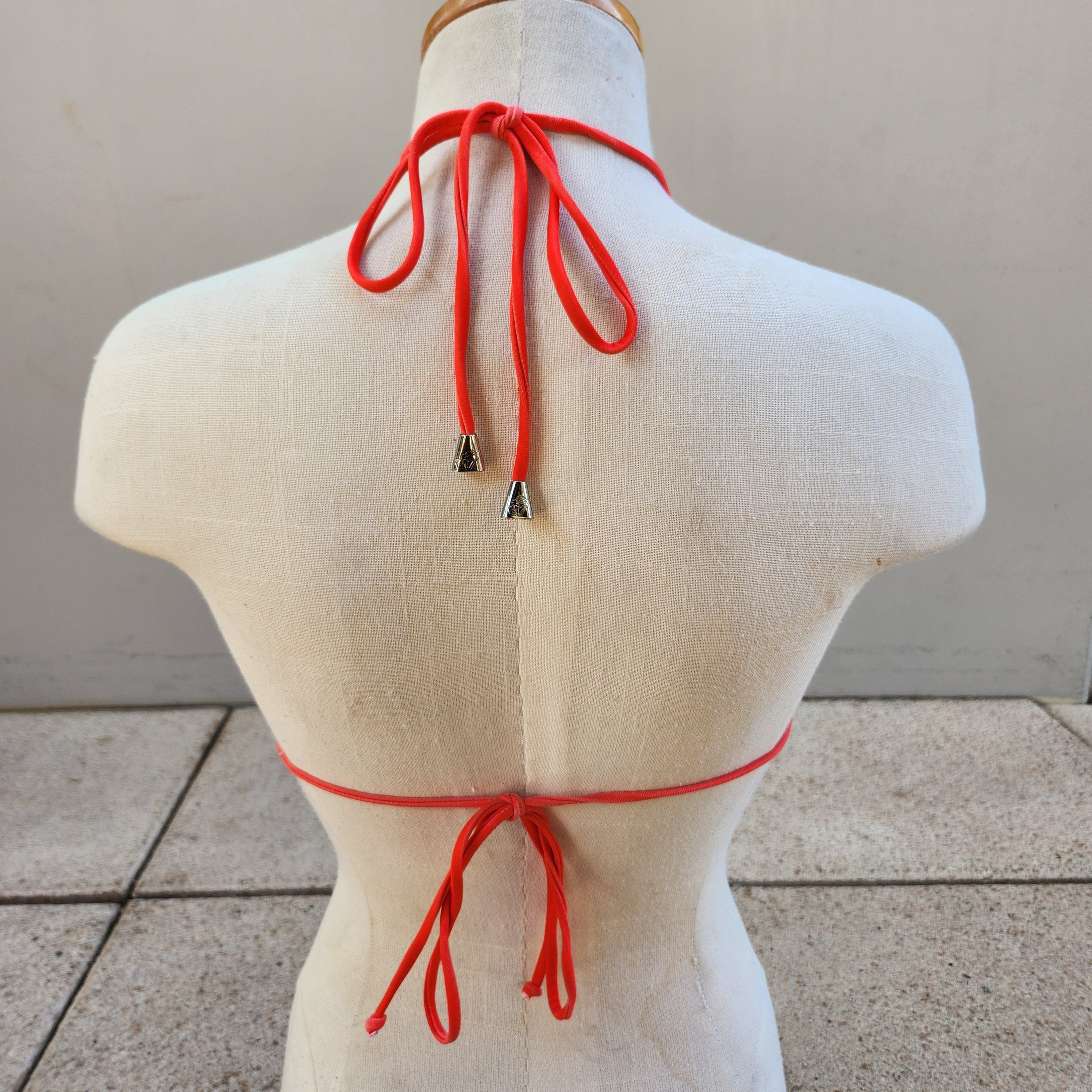 Loco Boutique Solid Logo Sliding Triangle