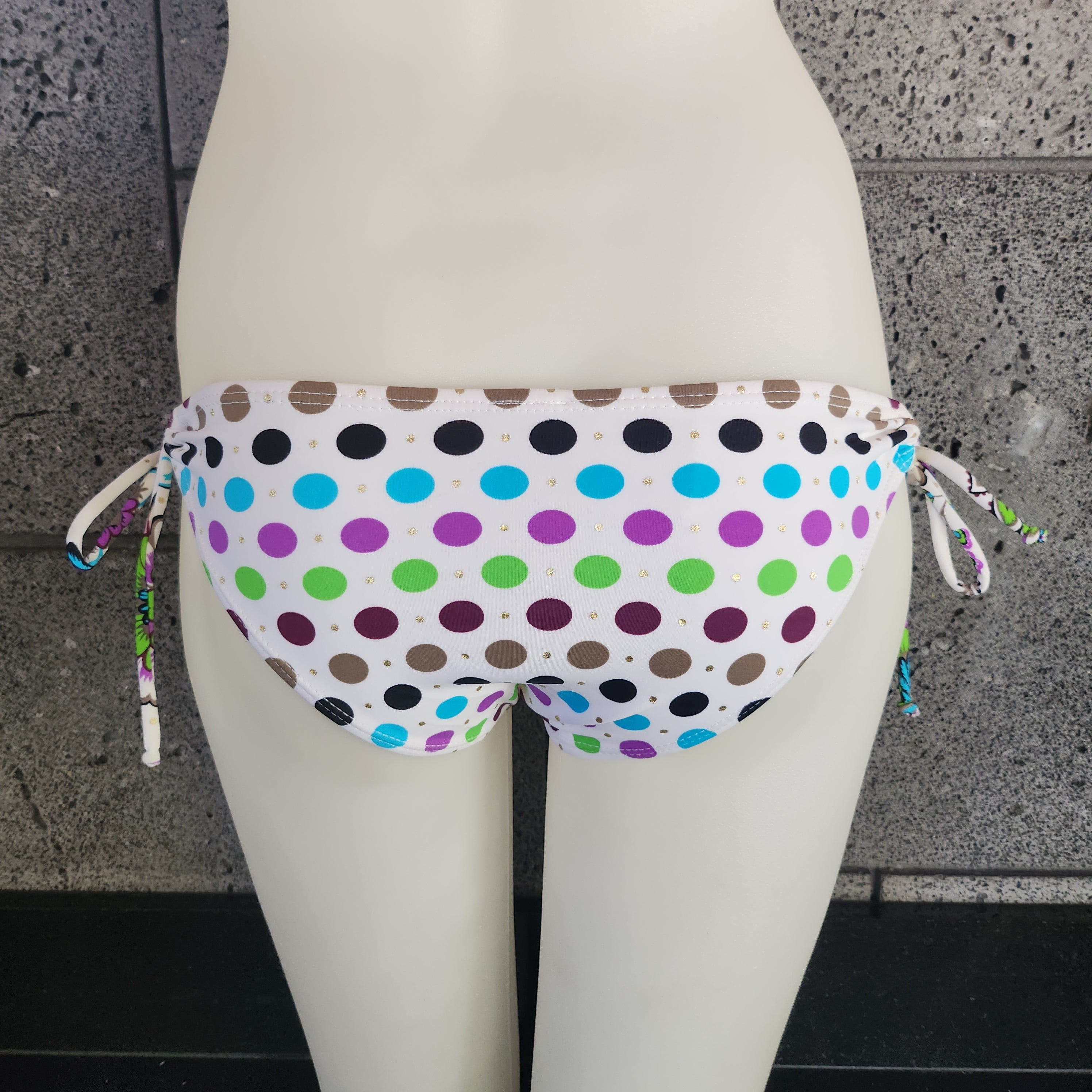 Loco Boutique Side Keyhole Bottom