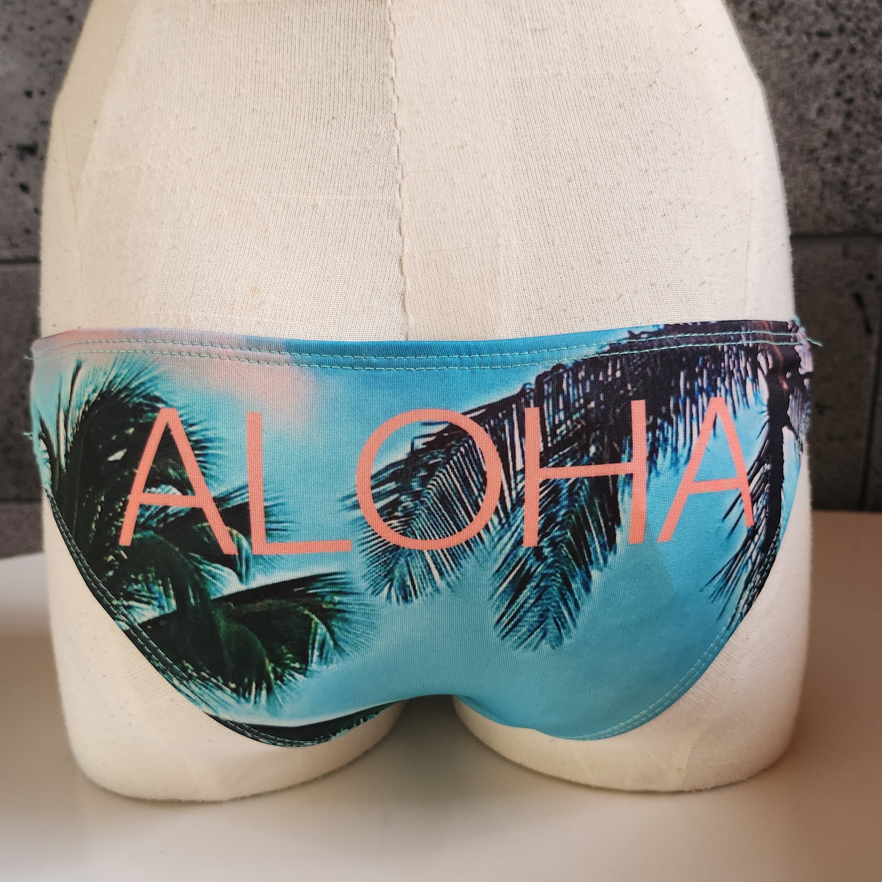 Braguita de bikini con tirantes finos y foto de palmeras de Loco Boutique