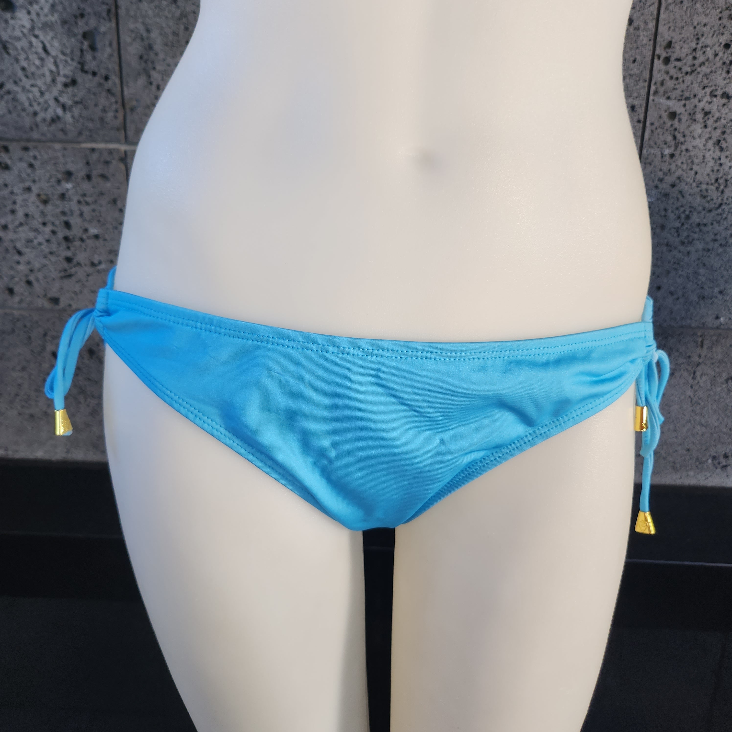 Loco Boutique Solid Logo Keyhole Gather