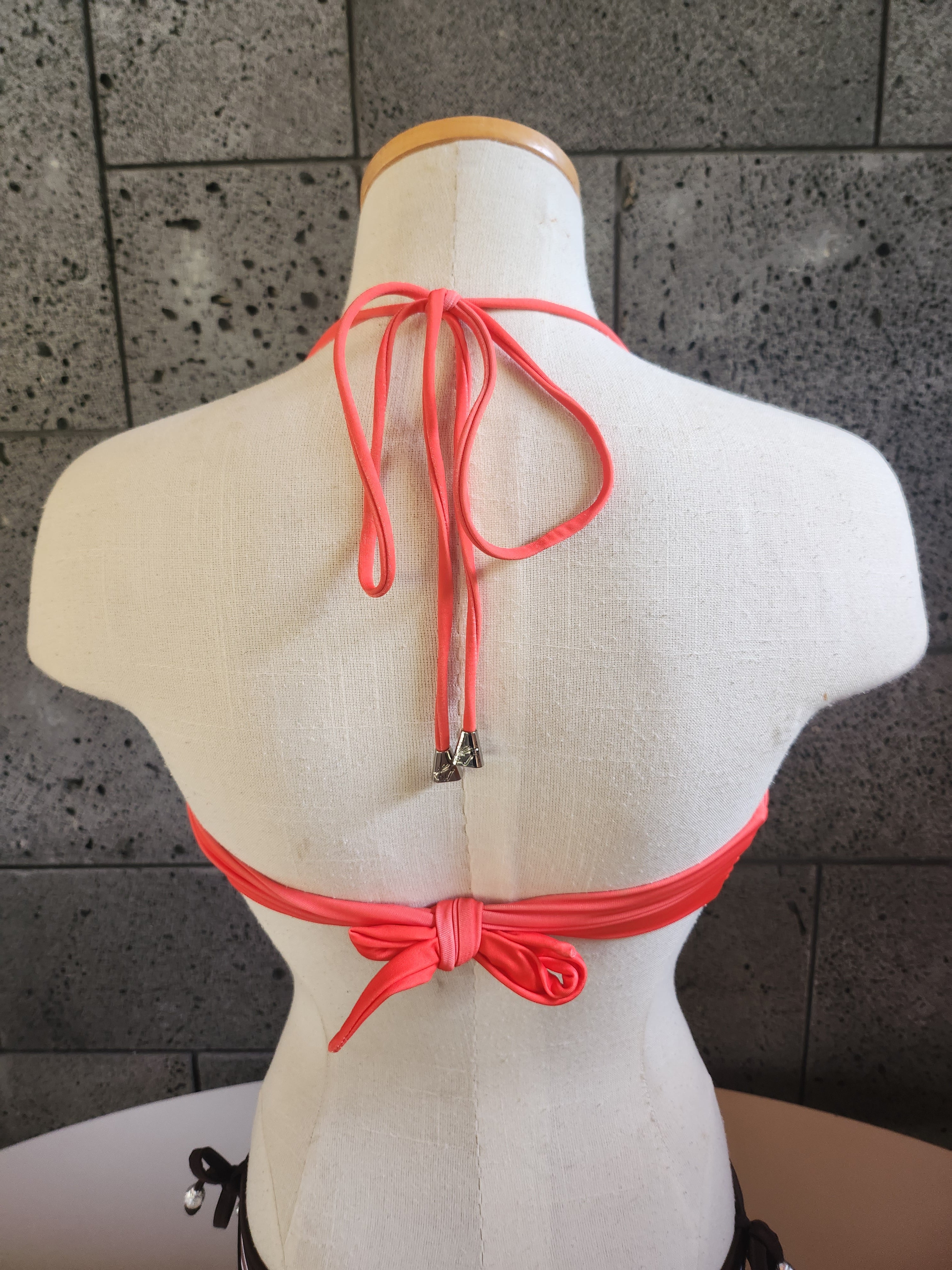 Solid Logo Twisted Bandeau - Loco Boutique