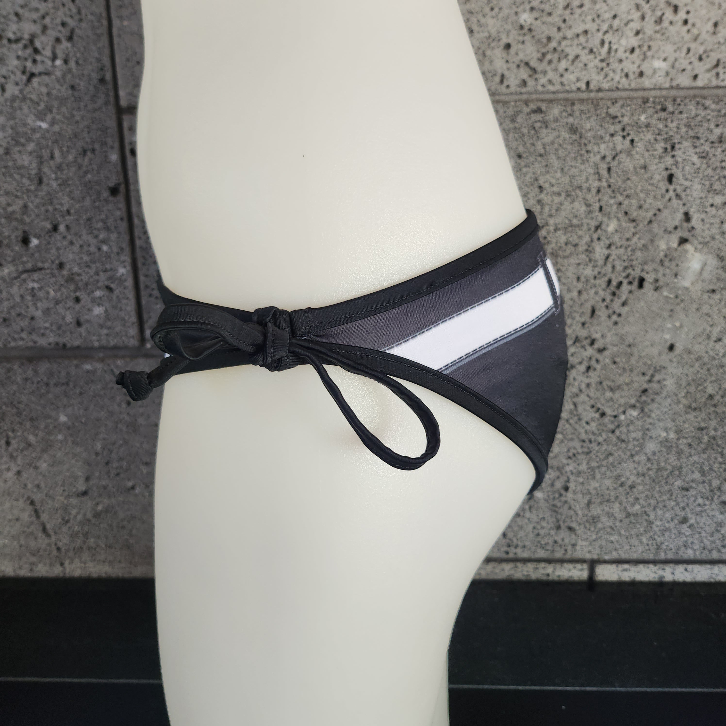 TROMPLOEIL BOTTOM MJF02448