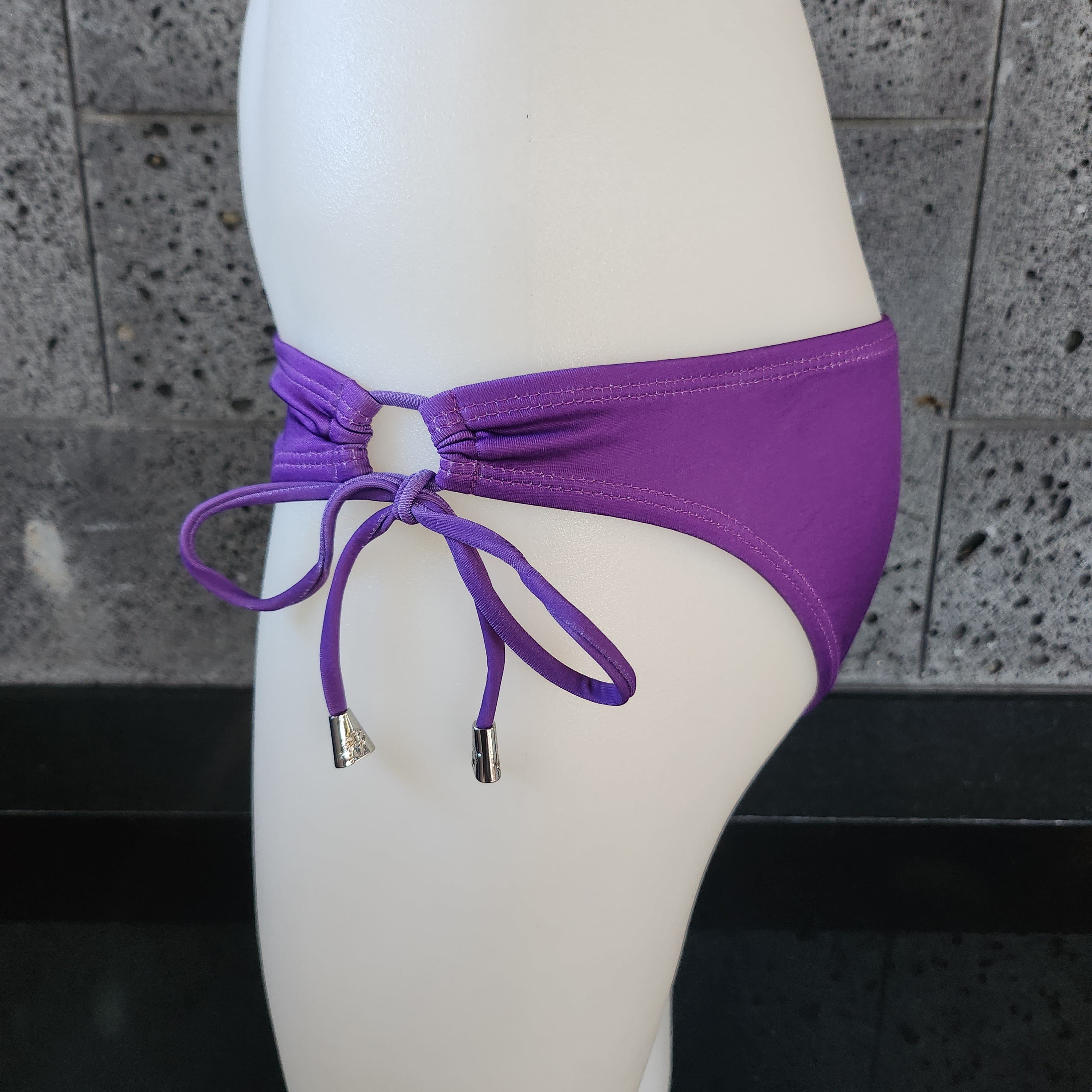 Loco Boutique Solid Logo Keyhole Gather