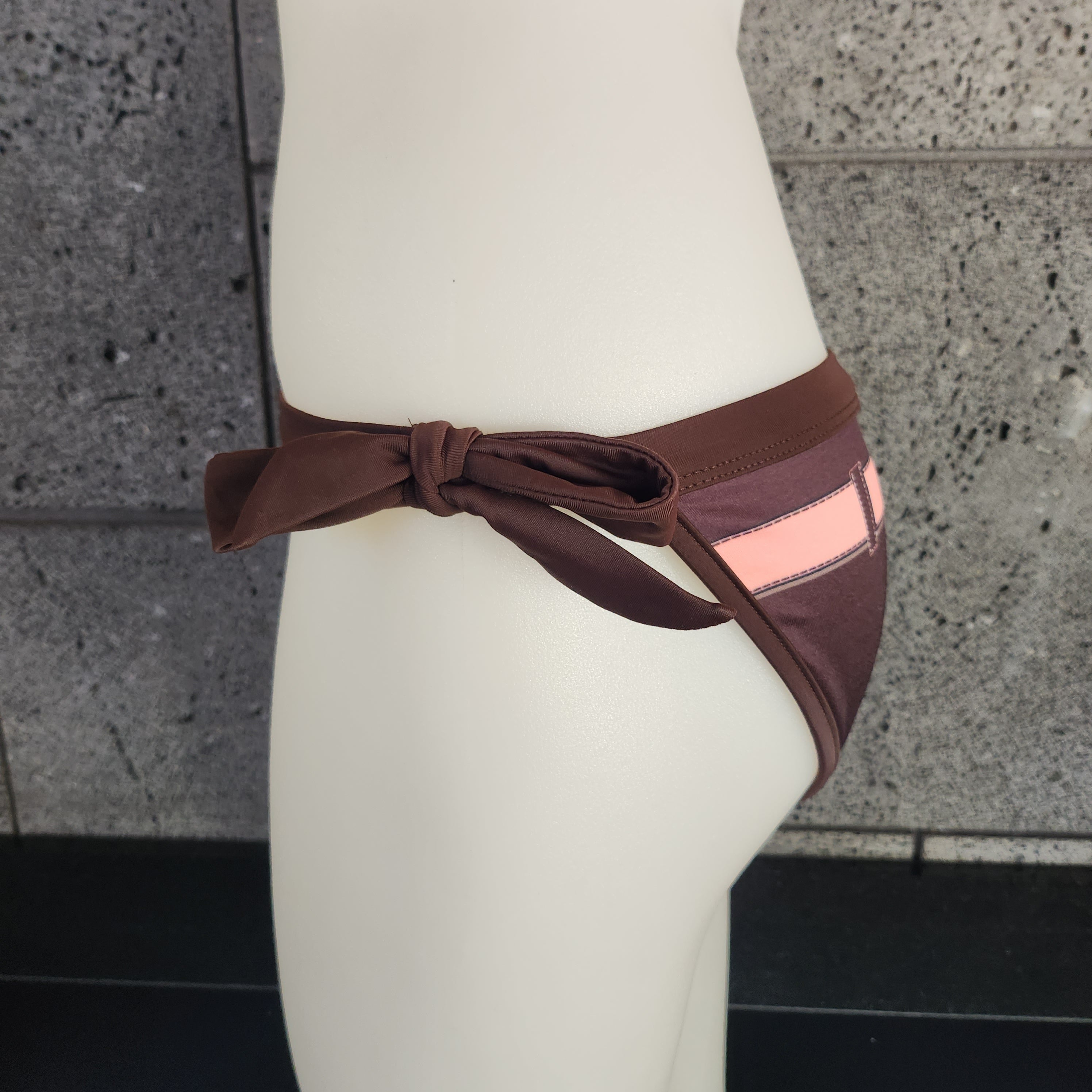 TROMPLOEIL BOTTOM MJF02449