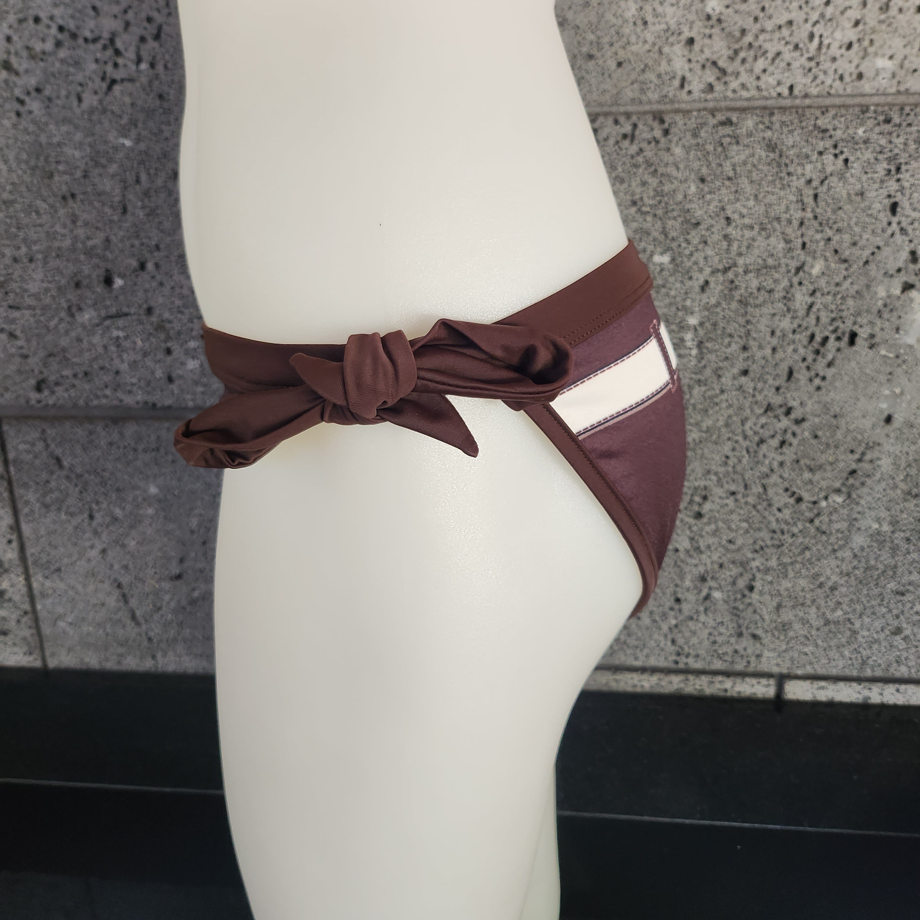 TROMPLOEIL BOTTOM MJF02449