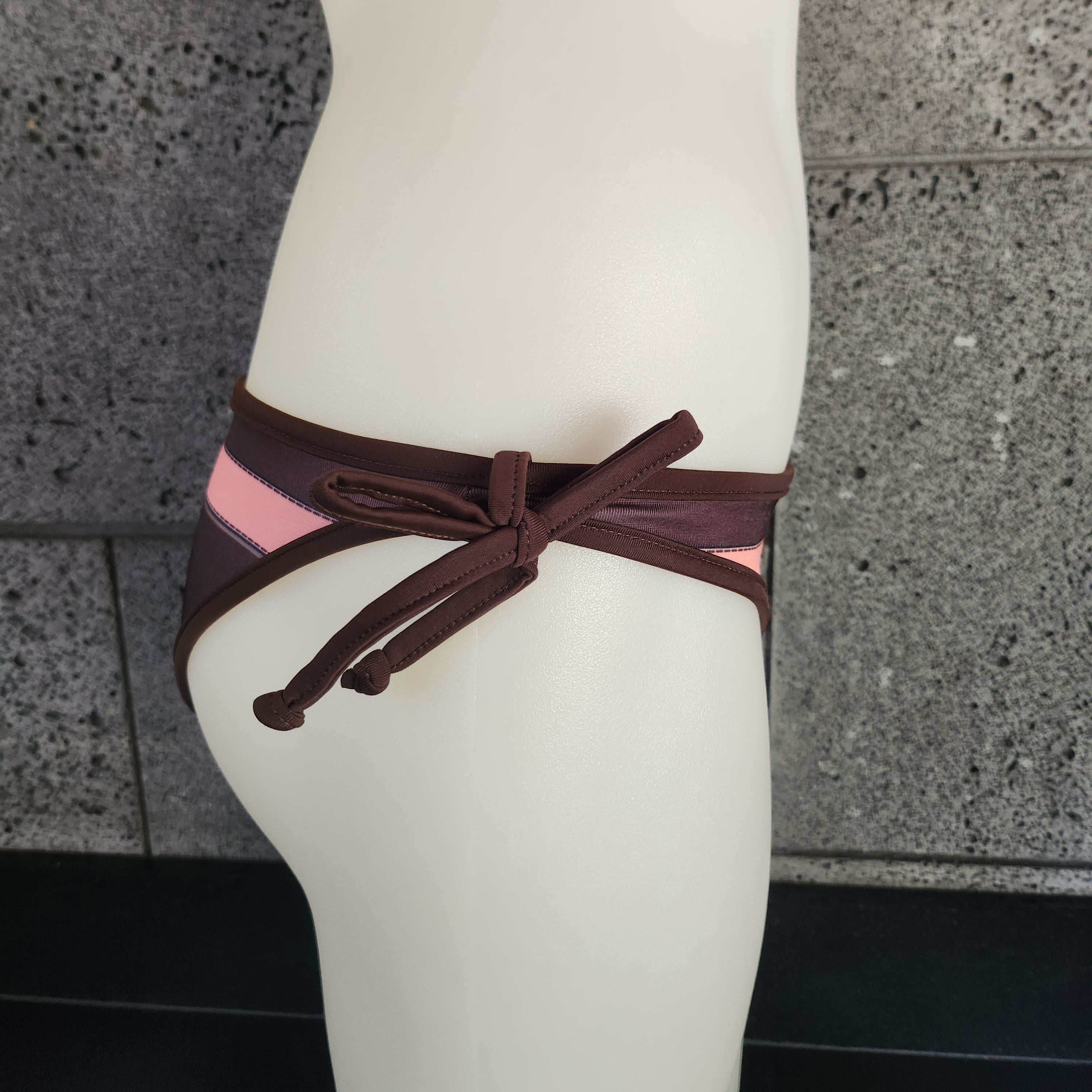 TROMPLOEIL BOTTOM MJF02448