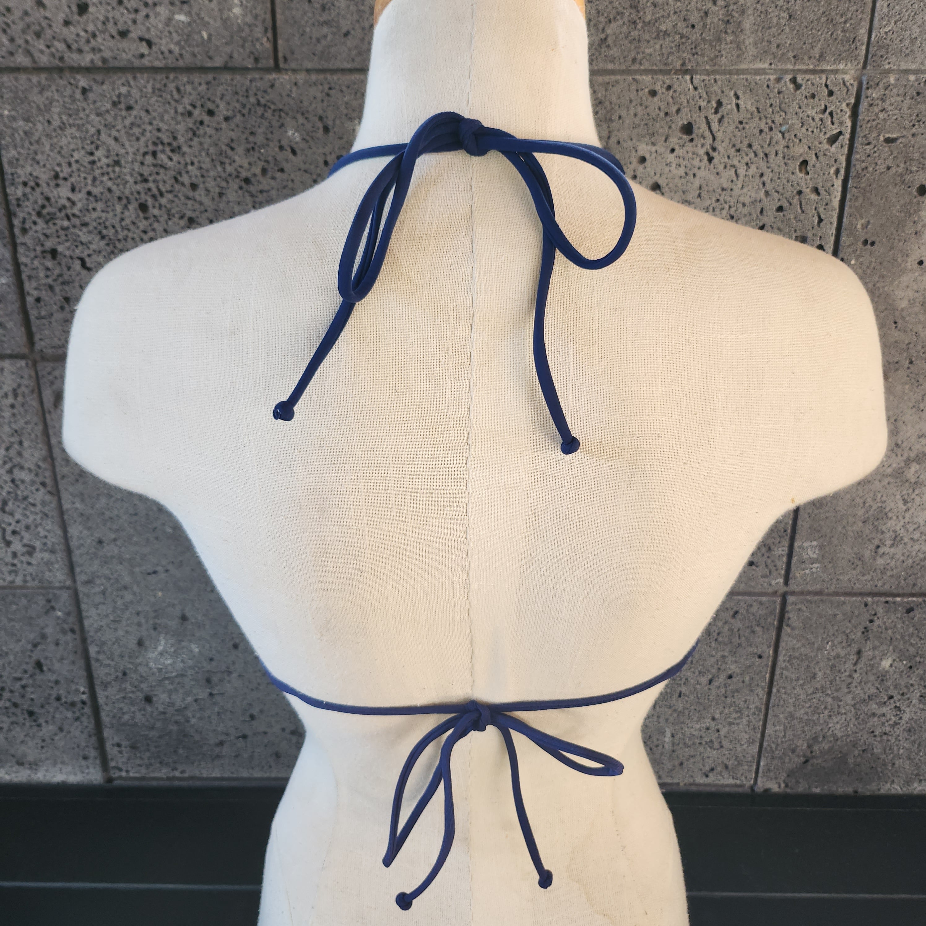 Loco Boutique Scotchy Sliding Triangle mjf02595