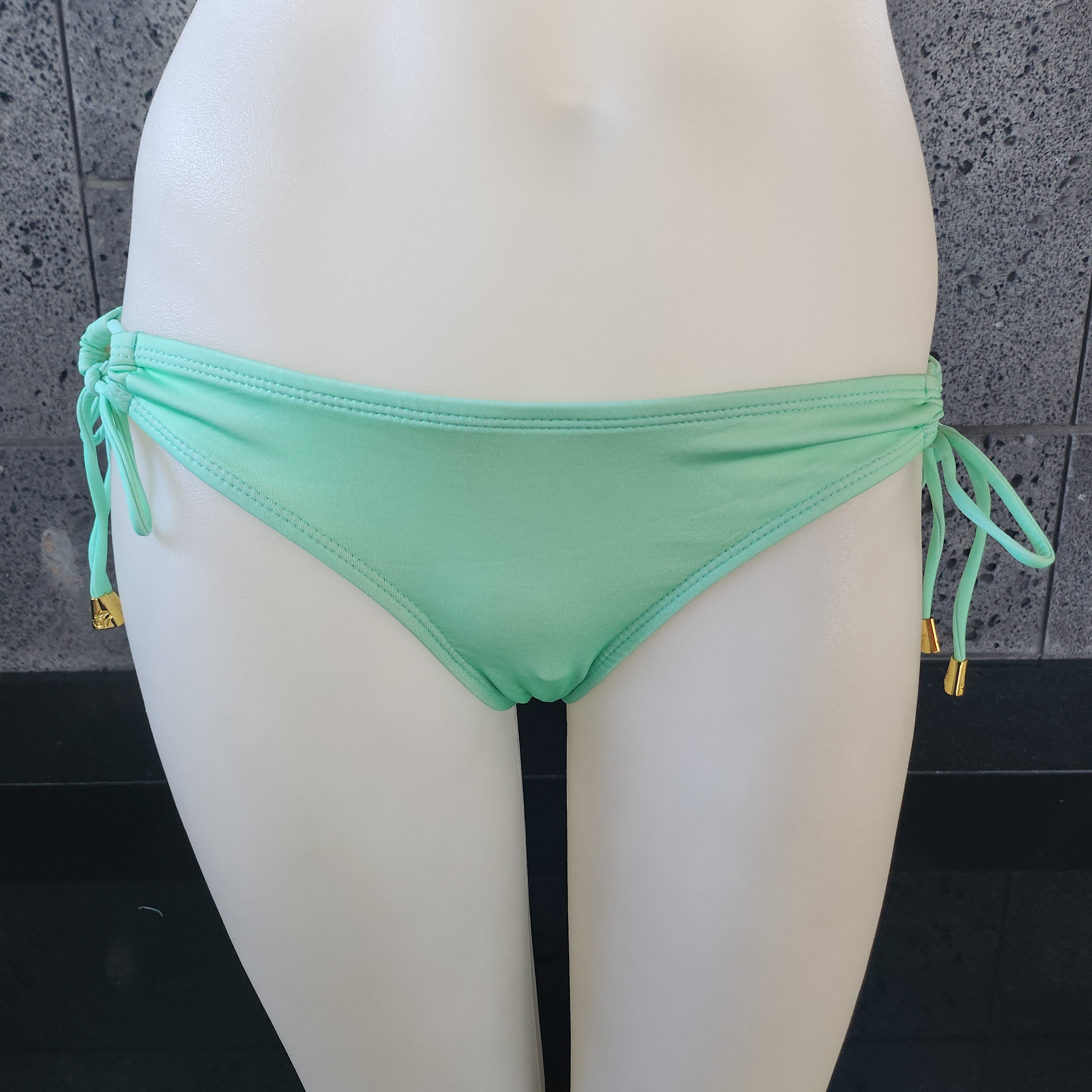 Loco Boutique Solid Logo Keyhole Gather