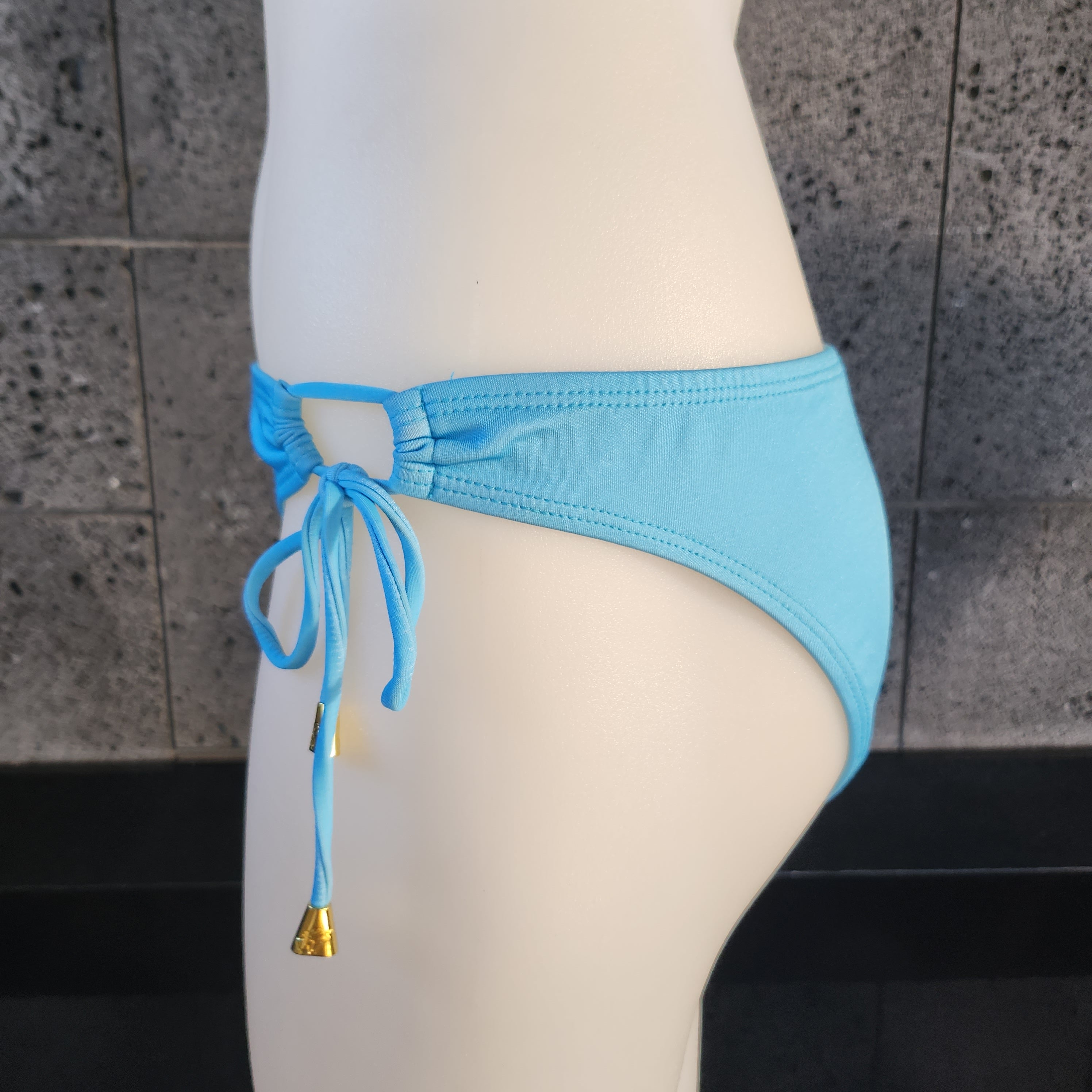 Loco Boutique Solid Logo Keyhole Gather