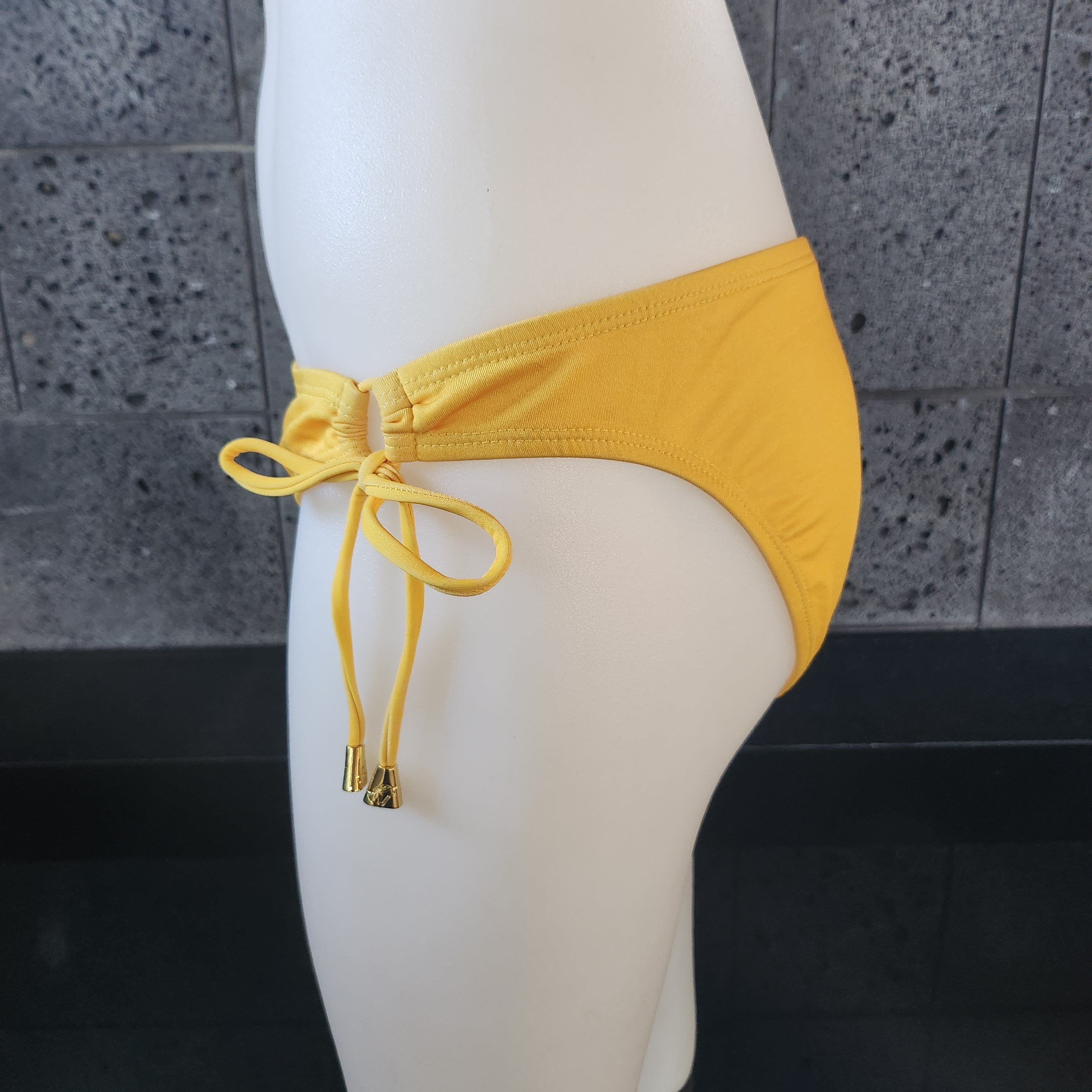 Loco Boutique Solid Logo Keyhole Gather